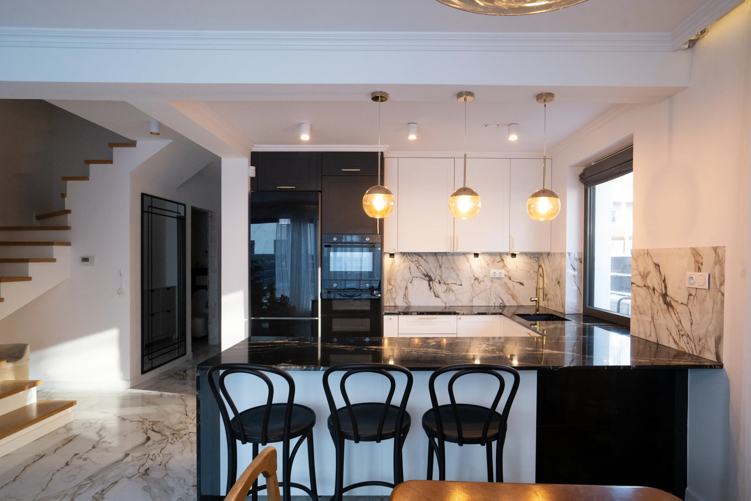 white-and-black-modern-kitchen-room-2024-10-19-15-10-14-utc_11zon